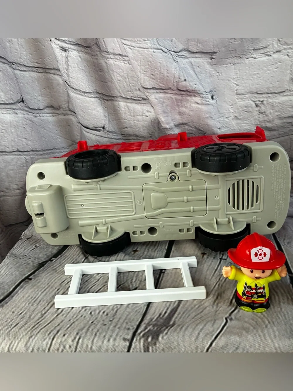 4 PC Fisher Price Little People Fire Truck Firemen Ladder Lights & Sounds GUC